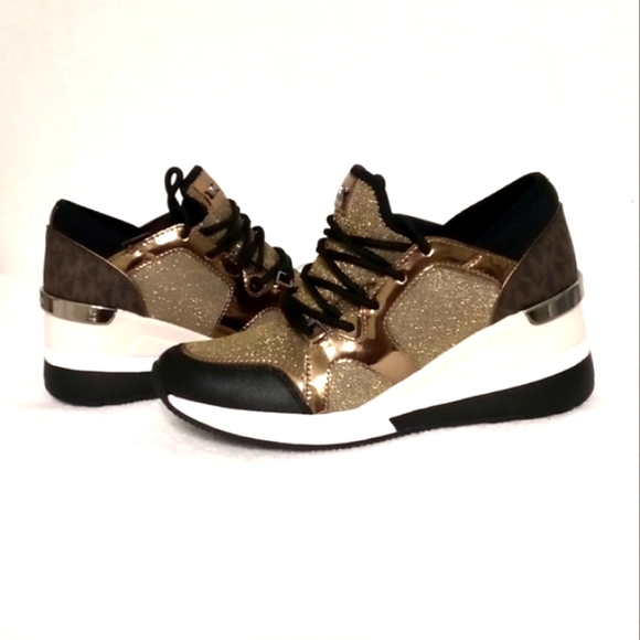 MICHAEL MICHAEL KORS WOMENS LIV TRAINER. SIZE  6M. BRONCE COLOR - Picture 1 of 7
